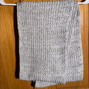 Thick and Cozy Knit Infinity Scarf. Heather Grey.